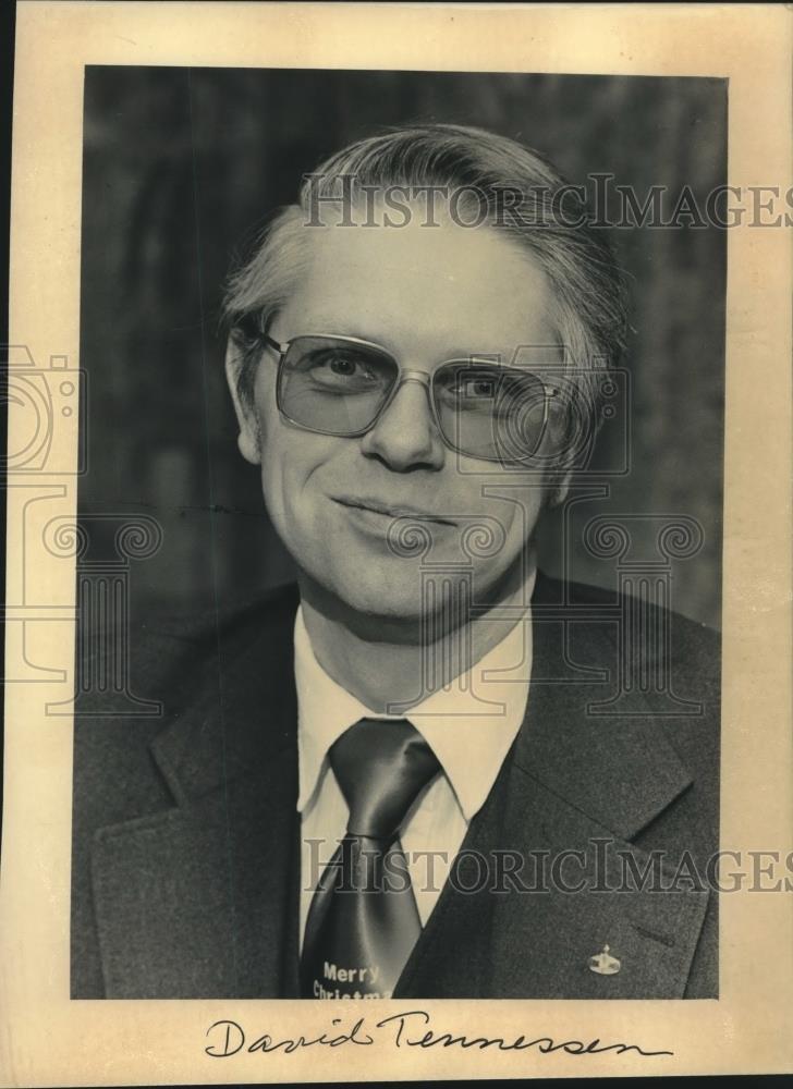 1994 Press Photo David J. Tennessen, Accounting, Tax Service, Milwaukee - Historic Images