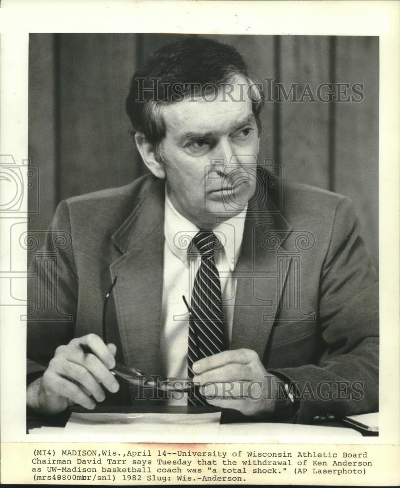 1982 Press Photo University of Wisconsin Athletic Board Chairman David Tarr - Historic Images