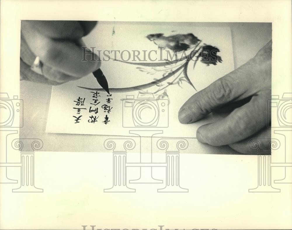 1988 Press Photo Chinese brush painting taught at Cardinal Stritch College - Historic Images