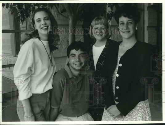 1993 Press Photo Cardinal Stritch College members partake in immersion program - Historic Images