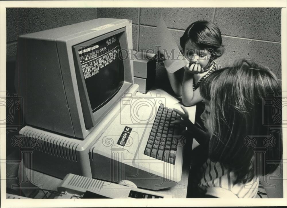 1984 Press Photo Gifted Milwaukee students attend summer school, Stritch College - Historic Images