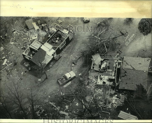 1984 Press Photo Stormed damaged homes at Legend Lake Menominee county Wisconsin - Historic Images