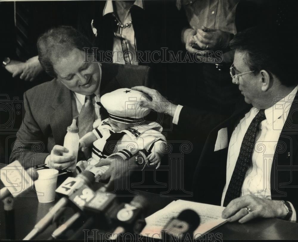 1992 Press Photo Governor Tommy Thompson Reaches To Lift Cap of Alison Port - Historic Images