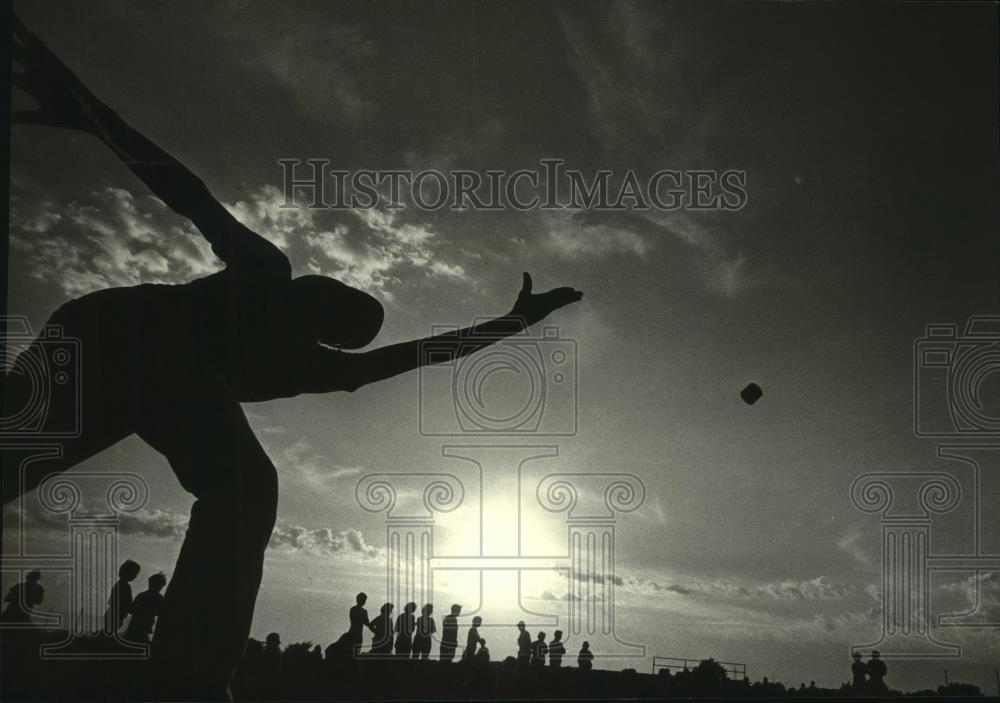 1981 Press Photo Toobees game at Menomonee Falls East High School, Wisconsin - Historic Images