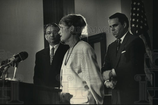 1993 Press Photo Governor Tommy Thompson & Oconomowoc Mayor Marlene Schumacher - Historic Images