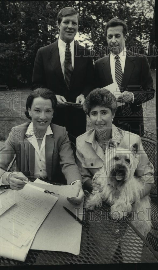 1984 Press Photo Barbara Tooman & others planning Wisconsin Humane Society dance - Historic Images