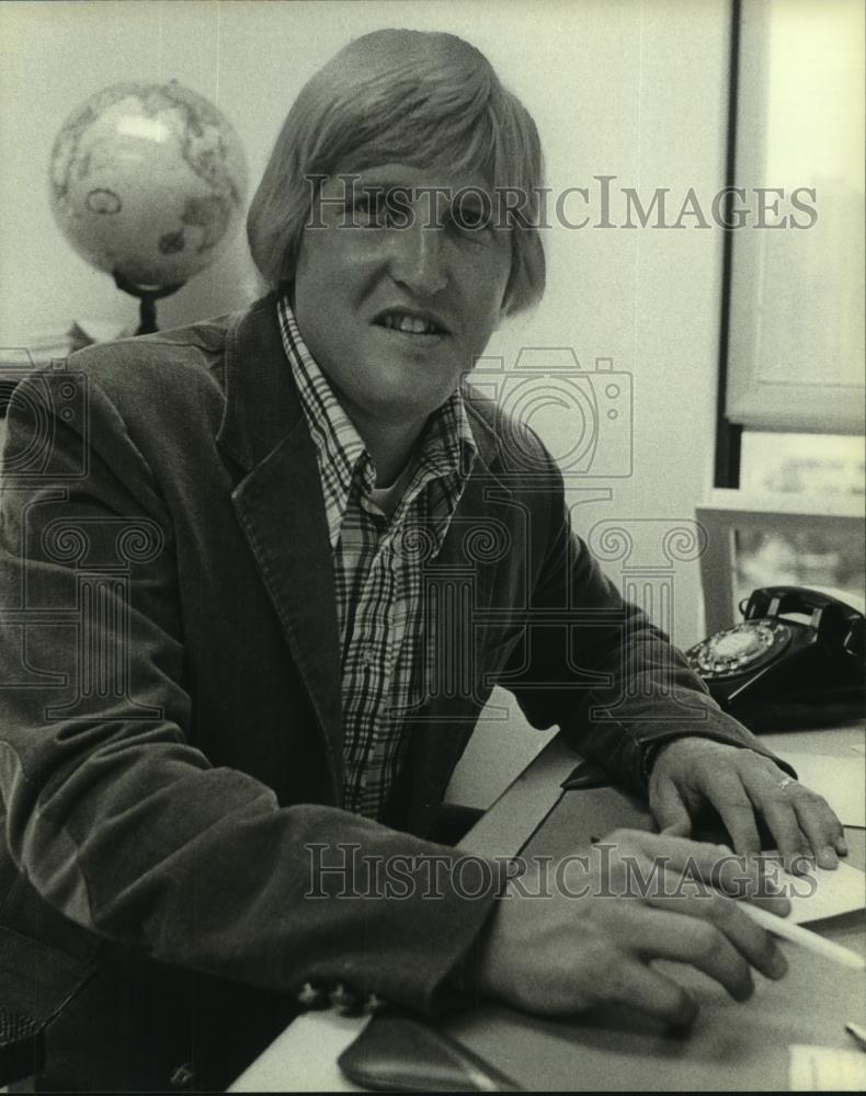 1980 Press Photo Tom Tonnesen of University of Wisconsin American Ethnic Studies - Historic Images