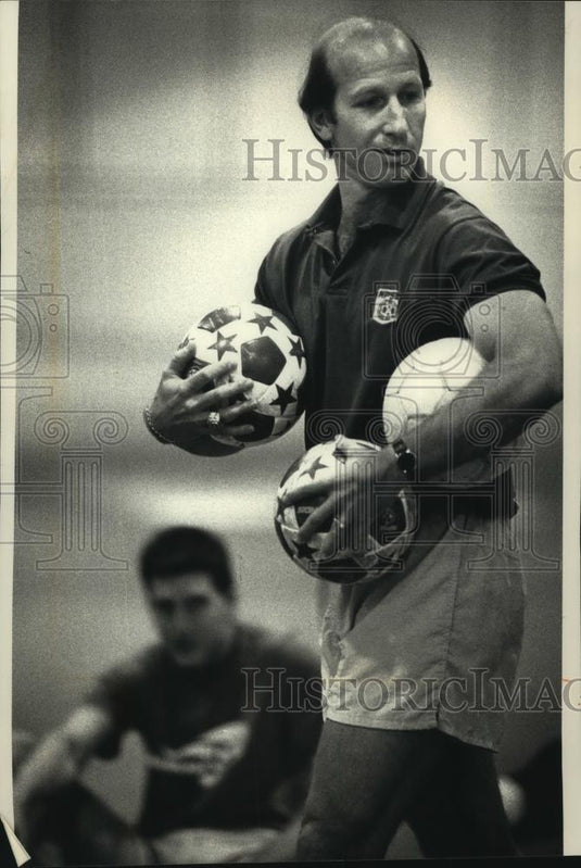 1992 Press Photo Keith Tozer, Wave Coach, wants team to play aggressively - Historic Images