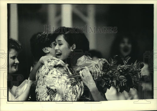 1986 Press Photo Chuti Tiu, of West Allis, crowned Wisconsin Jr. Miss - Historic Images