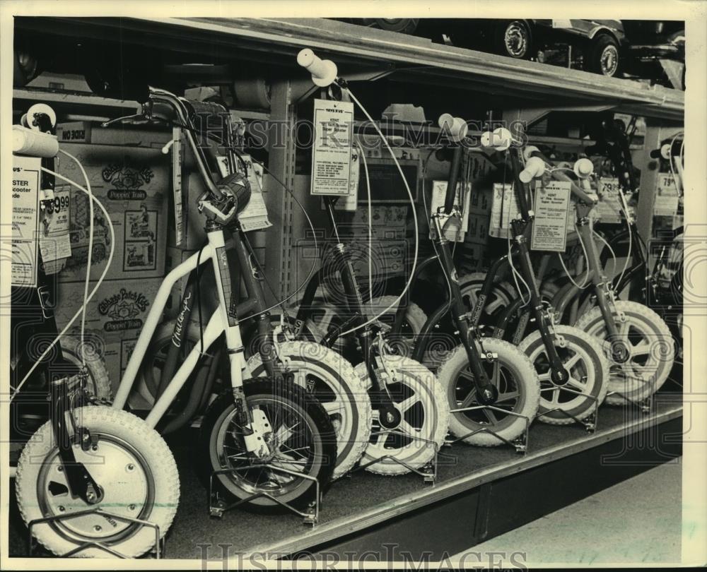 1987 Press Photo Updated versions of kid&#39;s scooters, Wisconsin - mjc11950 - Historic Images