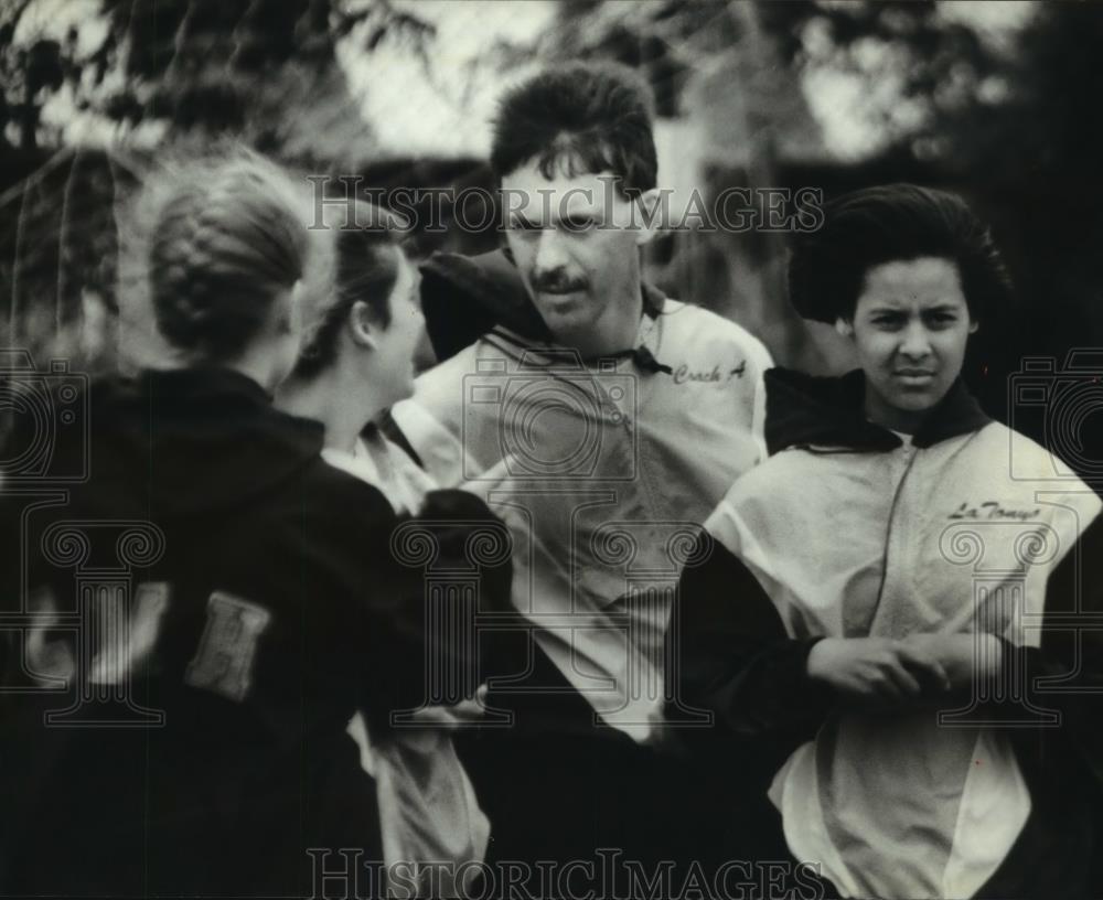 1993 Press Photo Waukesha Catholic Memorial track coach Chris Andacht, Wisconsin - Historic Images