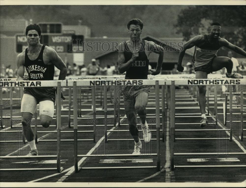 1991 Press Photo High school track athletes run in boys&#39; 110-meter high hurdles - Historic Images