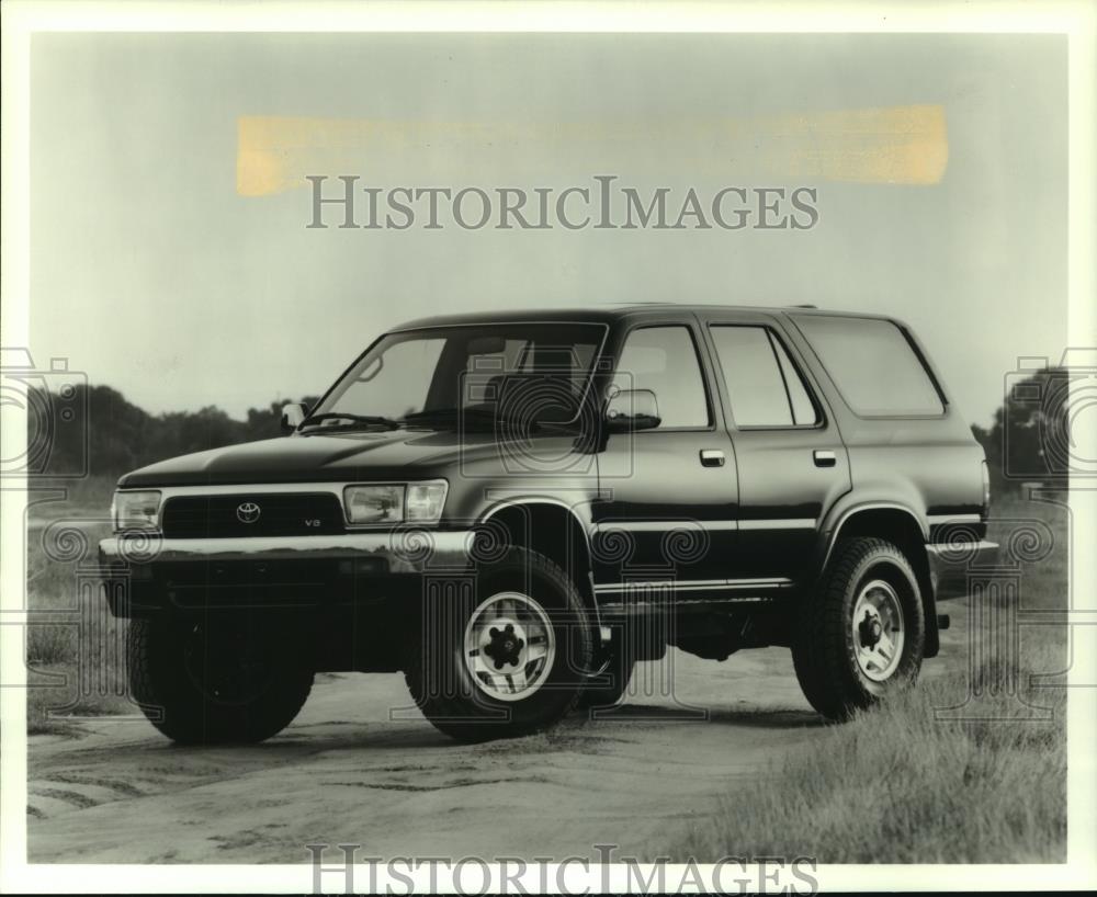 1994 Press Photo 1994 Toyota 4Runner 4WD SR5 V6 sport utility vehicle - Historic Images