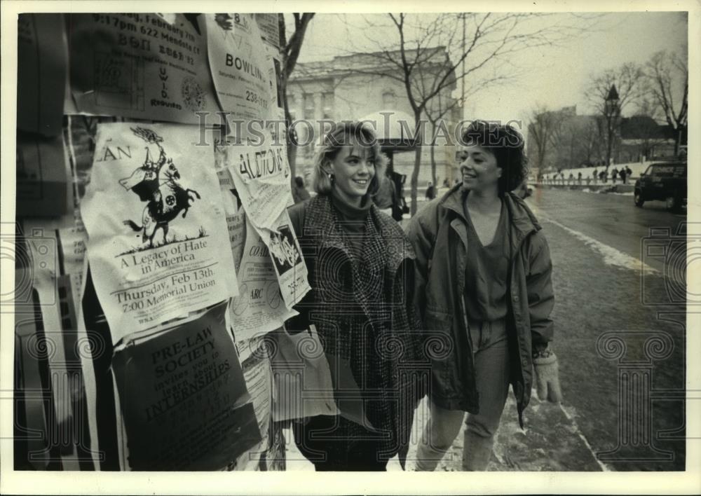 1992 Press Photo Tommi &amp; Kelli Thompson, daughters of the Governor, in Madison - Historic Images