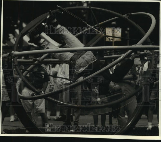 1994 Press Photo Man spins in Orbitron tri-axle exercise machine, Sumerfest - Historic Images