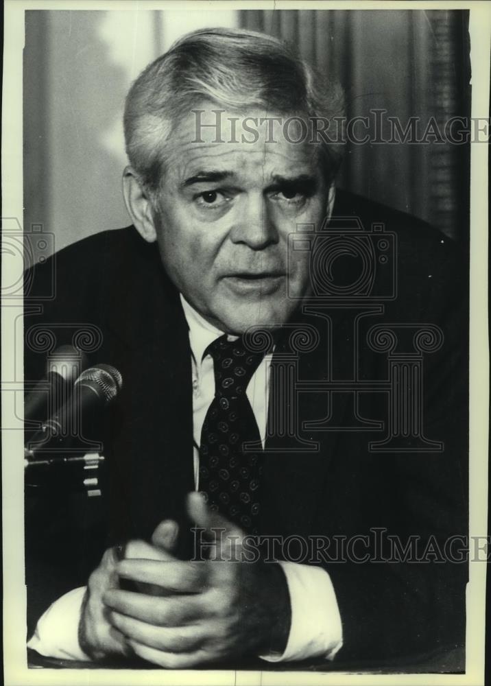 1980 Press Photo Philip Tone holds press conference in Washington - mjc12483 - Historic Images