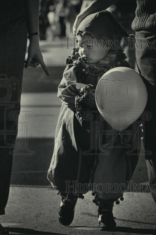 1985 Press Photo Adam Larkin marched in the Halloween parade - mjc12574 - Historic Images