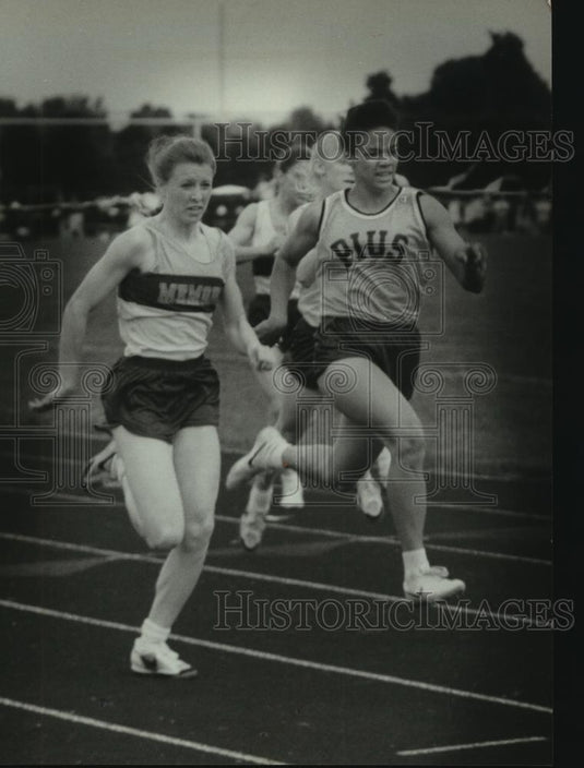 1993 Press Photo Karen Scherwinski edges out Cindy Tyler at Waukesha state meet - Historic Images