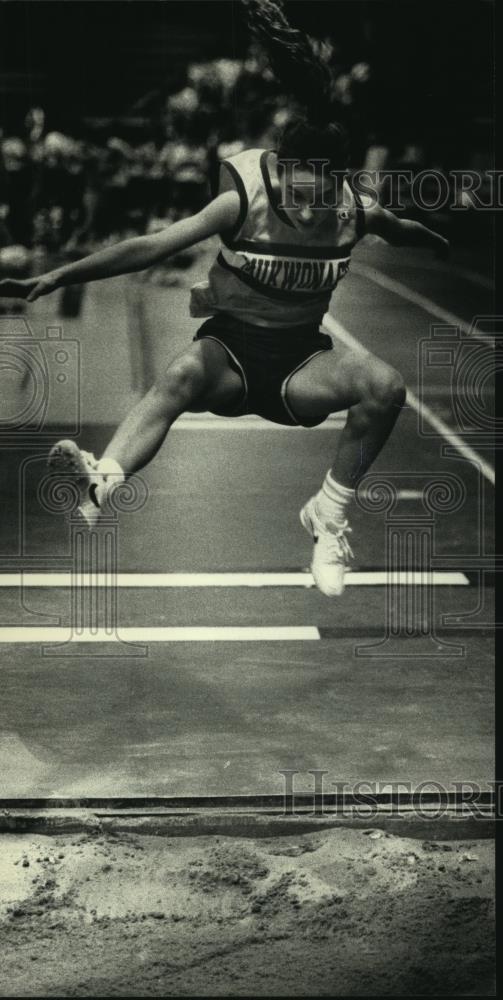 1991 Press Photo Long-jumper Tiffany Mork of Muksonago High at Waukesha meet - Historic Images