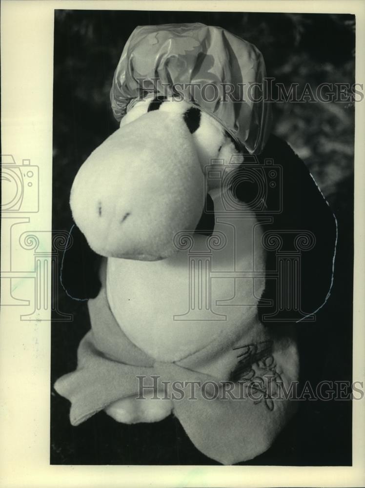 1986 Press Photo Opus the Bloom County Penguin stuffed toy - mjc12662 - Historic Images