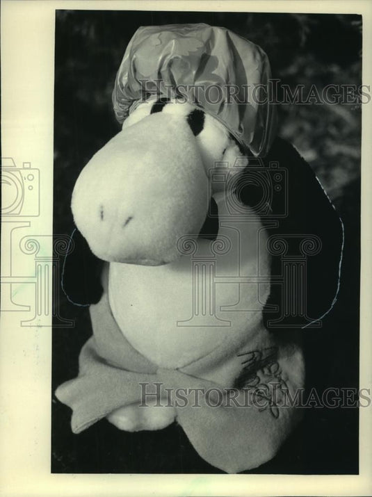 1986 Press Photo Opus the Bloom County Penguin stuffed toy - mjc12662 - Historic Images