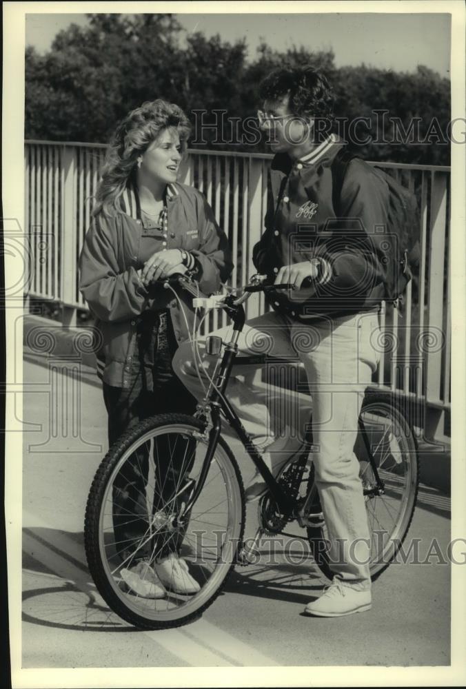 1986 Press Photo Leah Tolly saved Jeff Haug&#39;s life last April, Eau Claire, WI - Historic Images