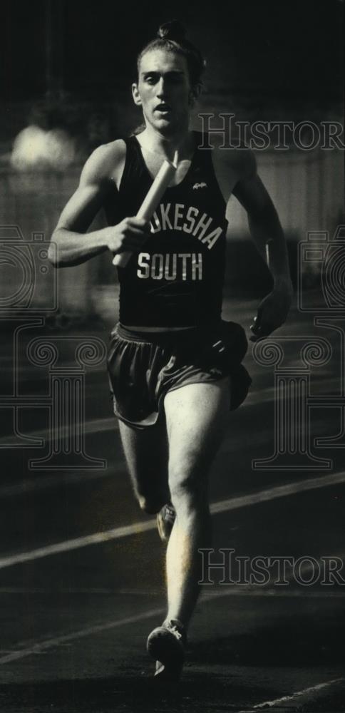 1991 Press Photo Brian Wagner runs the 6,400 meter at Braveland meet - mjc12781 - Historic Images