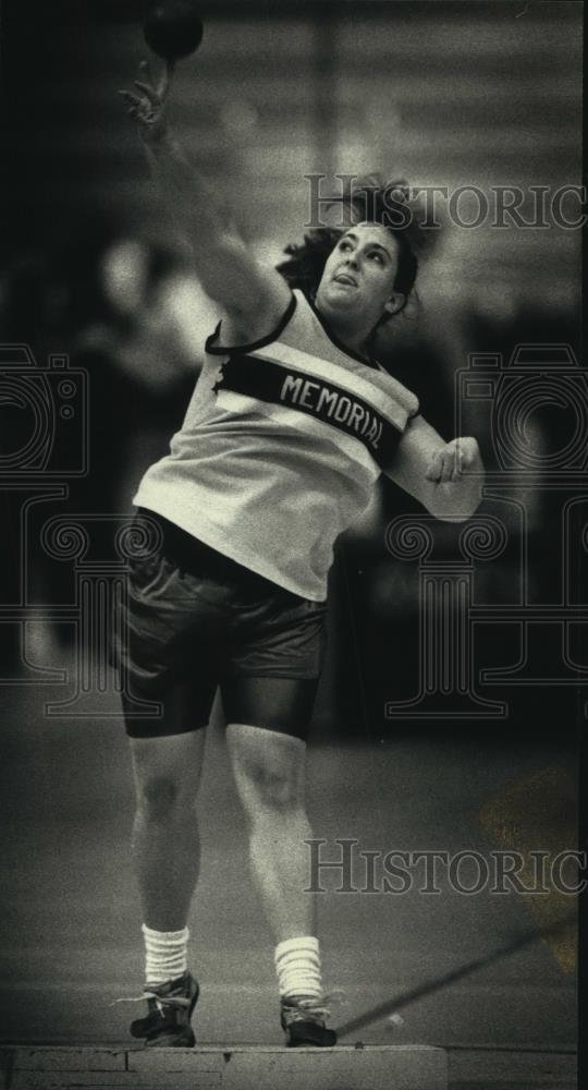 1991 Press Photo Andrea Seeger of Catholic Memorial finished first in shot put - Historic Images