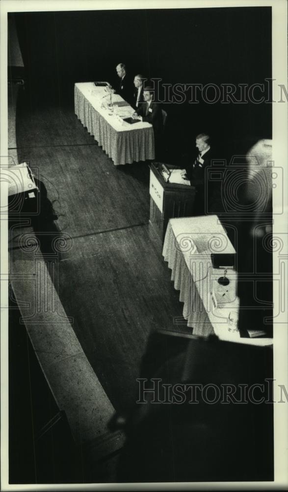 1991 Press Photo Stuart W. Tisdale, speaking at Performing Arts Center - Historic Images