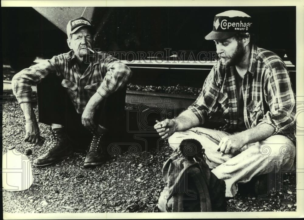 1982 Press Photo Todd Waters and &quot;Pappy&quot; rail riders, in Laurel Montana - Historic Images