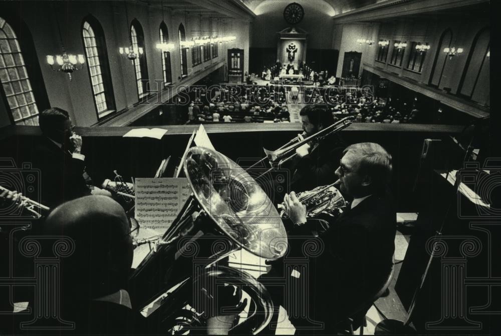 1988 Press Photo Steve Swedish Orchestra, Christ King Catholic Church, Wauwatosa - Historic Images
