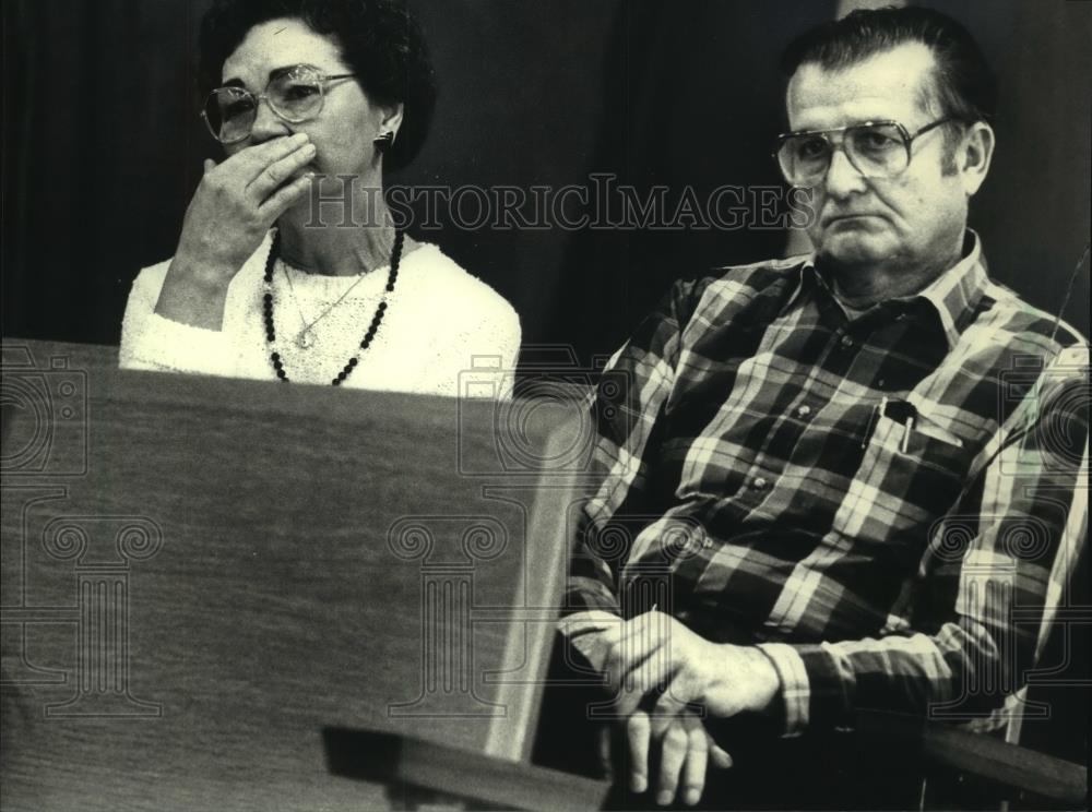 1988 Press Photo Irene and Raymond Slabik call for maximum sentence in sons case - Historic Images