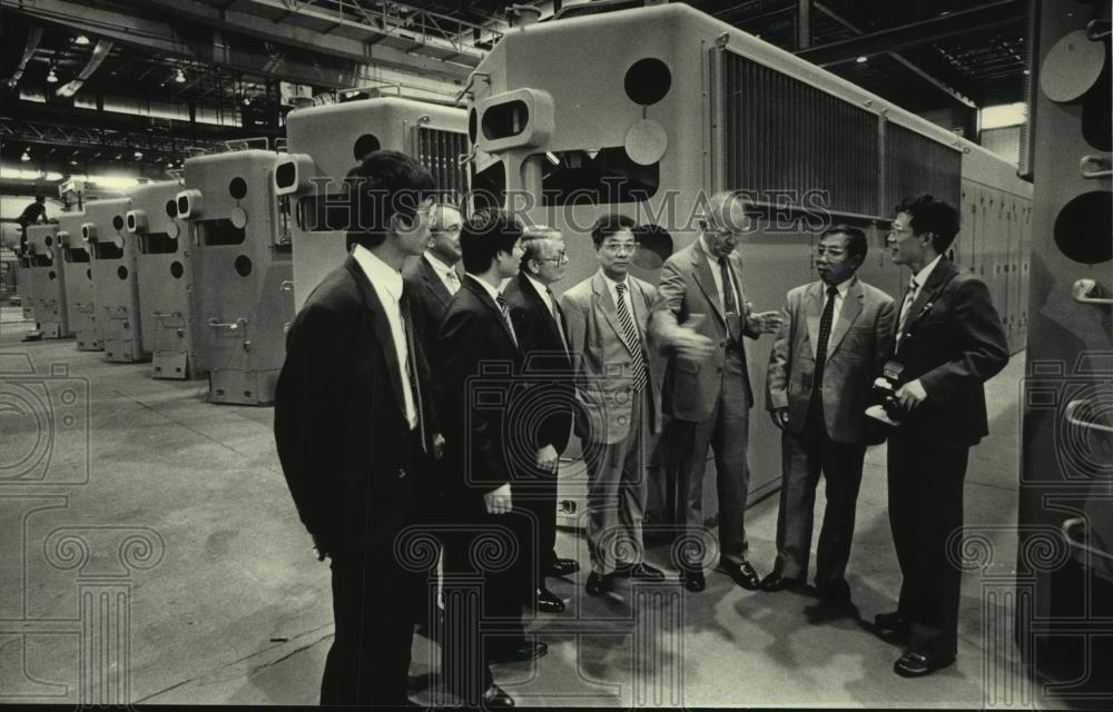 1986 Press Photo Chinese automotive executives tour Super Steel Products Corp. - Historic Images