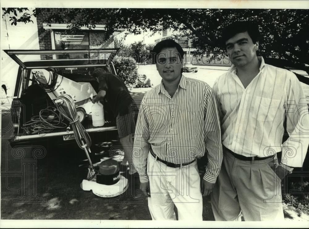 1990 Press Photo Patrick and Steven Balistreri and employee, Sun Cleaning System - Historic Images