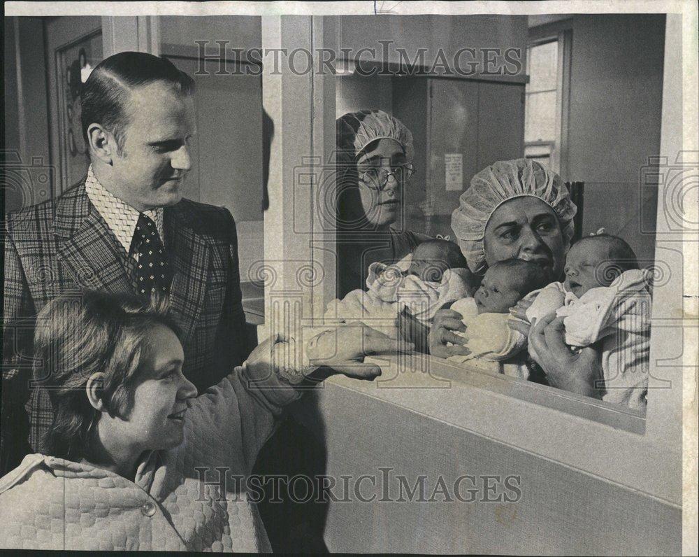 1973 Press Photo Swedish Covenant Hospital Dennis Clair - RRV42643 - Historic Images
