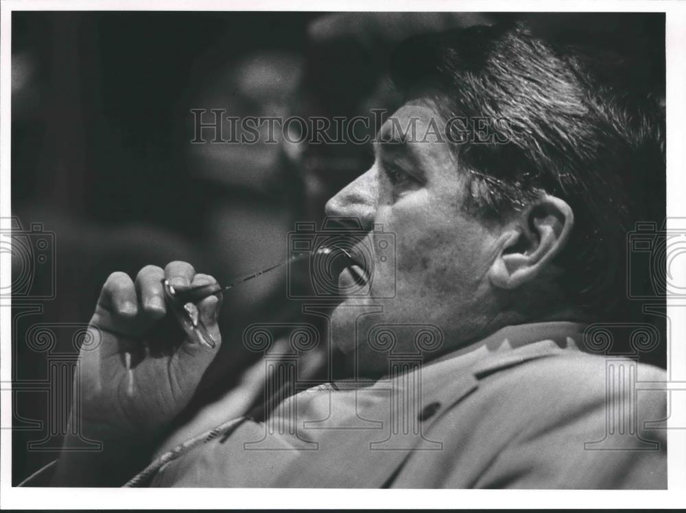 1987 Press Photo Billy Gray, Birmingham, in a pensive moment, Alabama - Historic Images