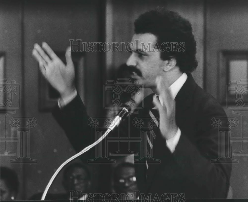 1981 Press Photo State Representative Tony Harrison at Council meeting - Historic Images