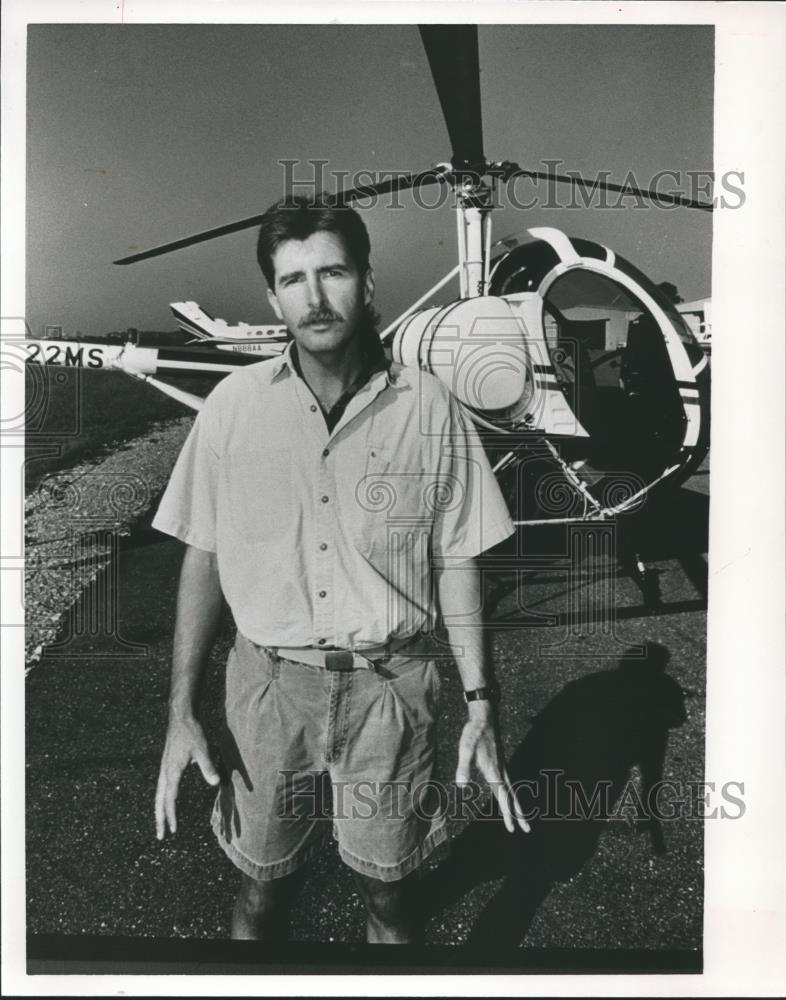 Press Photo Wayne Forkman with AT-T Helicopter - abna27911 - Historic Images