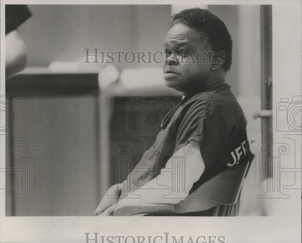 Press Photo Ezra Echols waits in Jefferson County courtroom - abna28544 - Historic Images