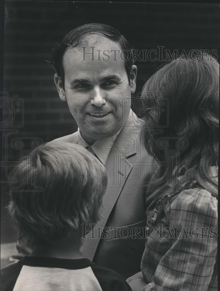 1983 Press Photo Principal of the Year Ray Bellew, Zinnerman Elementary - Historic Images