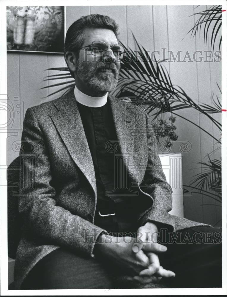 Press Photo Reverend Ron DeLbene - abna28856 - Historic Images