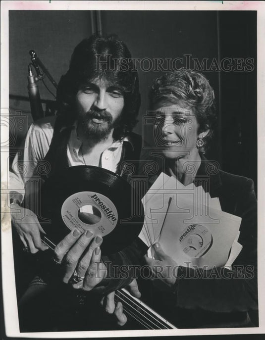 Press Photo Robin Bullock & Barbara Jean Bullock, Child Abuse self help records - Historic Images