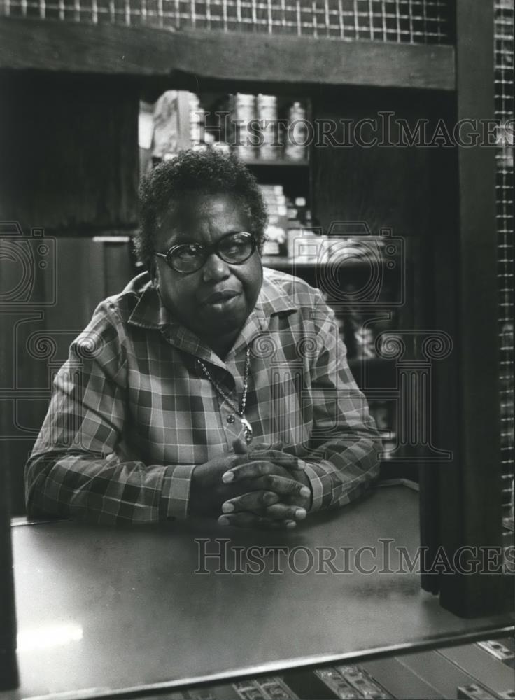 1981 Press Photo Thelma Blount, Blind Vendor of robbed Loveman&#39;s Village, AL - Historic Images