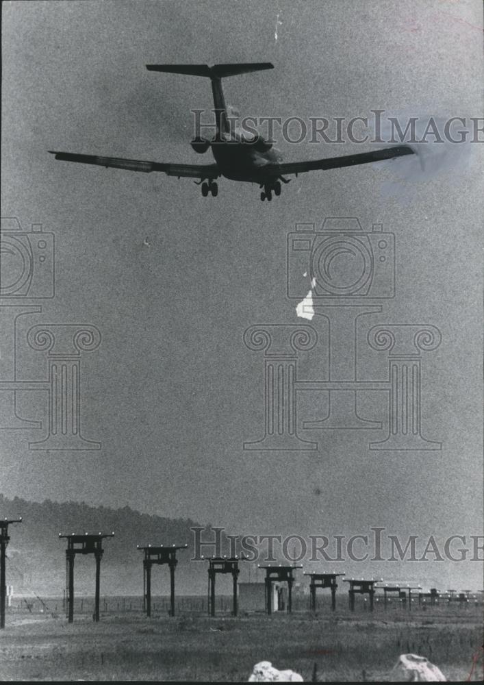 1977 Press Photo Plane approaching Birmingham Airport, Alabama - abna29375 - Historic Images