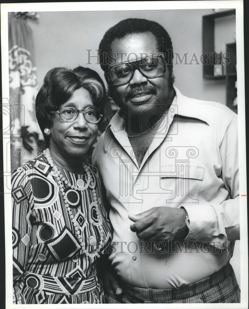 1980 Press Photo Willie Felder and Mrs. Lera Felder McGuire after break in - Historic Images