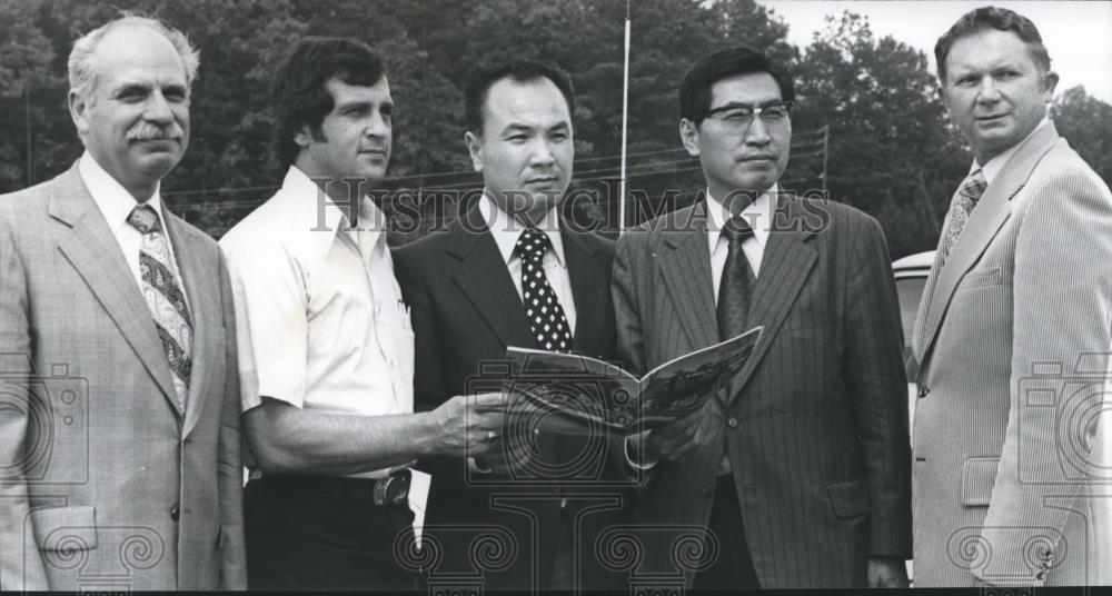 1977 Press Photo Japanese meat importers buy Alabama-grown poultry, Alabama - Historic Images