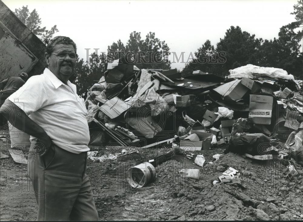 1979 Press Photo Carlton Frakes, Shelby County Solid Waste Enforcement Division - Historic Images