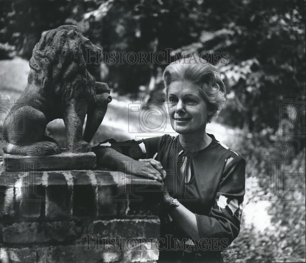 1978 Press Photo Mrs. William Bew White, president of Linly-Heflin Unit, Alabama - Historic Images