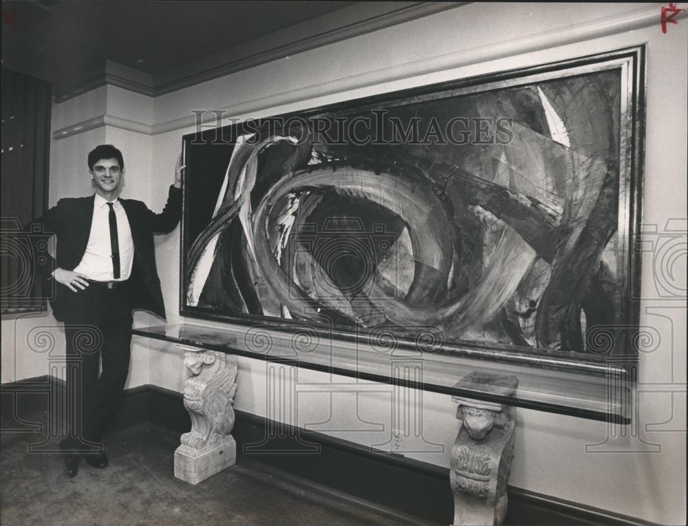 1985 Press Photo Jerry Whitworth, artist, with one of his paintings, Alabama - Historic Images