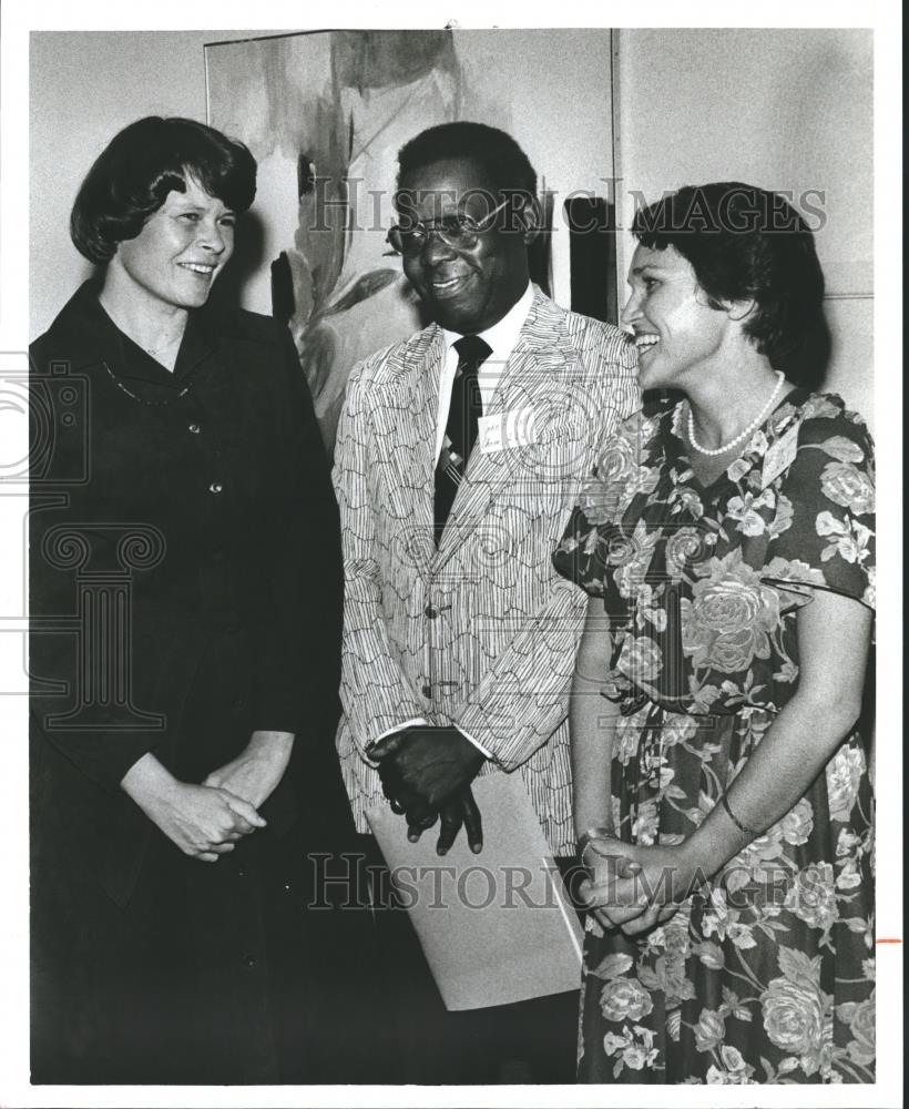 1978 Press Photo State Department of Education, Doctor John B. Hall with Others - Historic Images